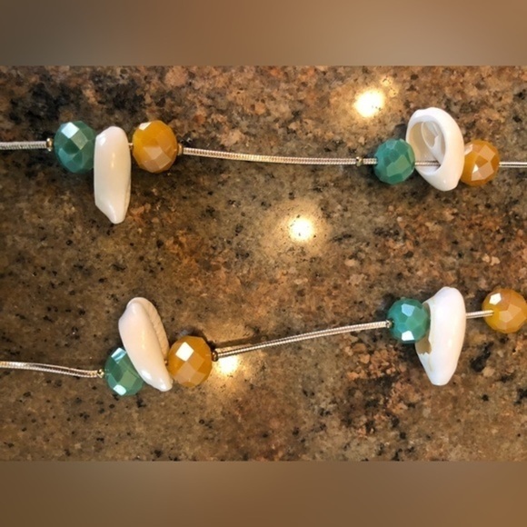 LONG shell and bead necklace and earrings set - Picture 2 of 3